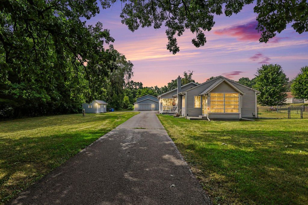 722 Golden Avenue, Emmett charter township