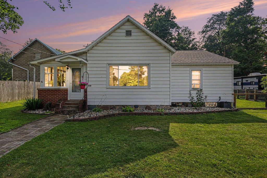 219 N 4th Street, Burr Oak village