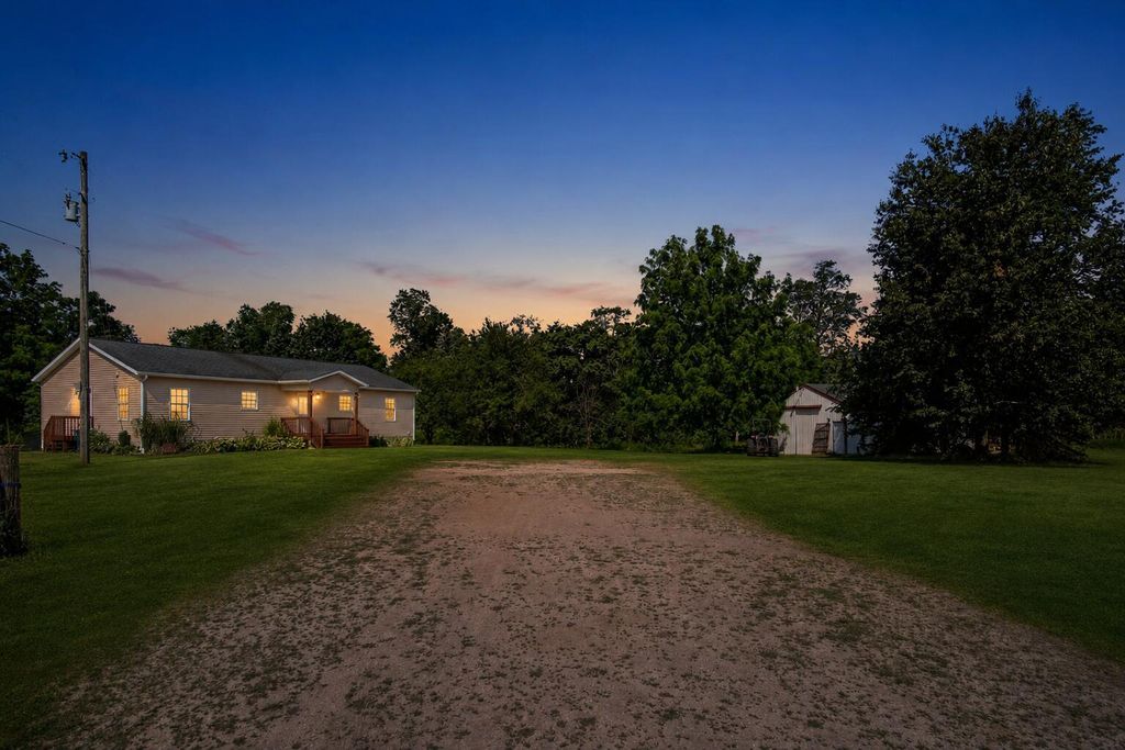 11159 Gravel Ridge Road, Winfield township