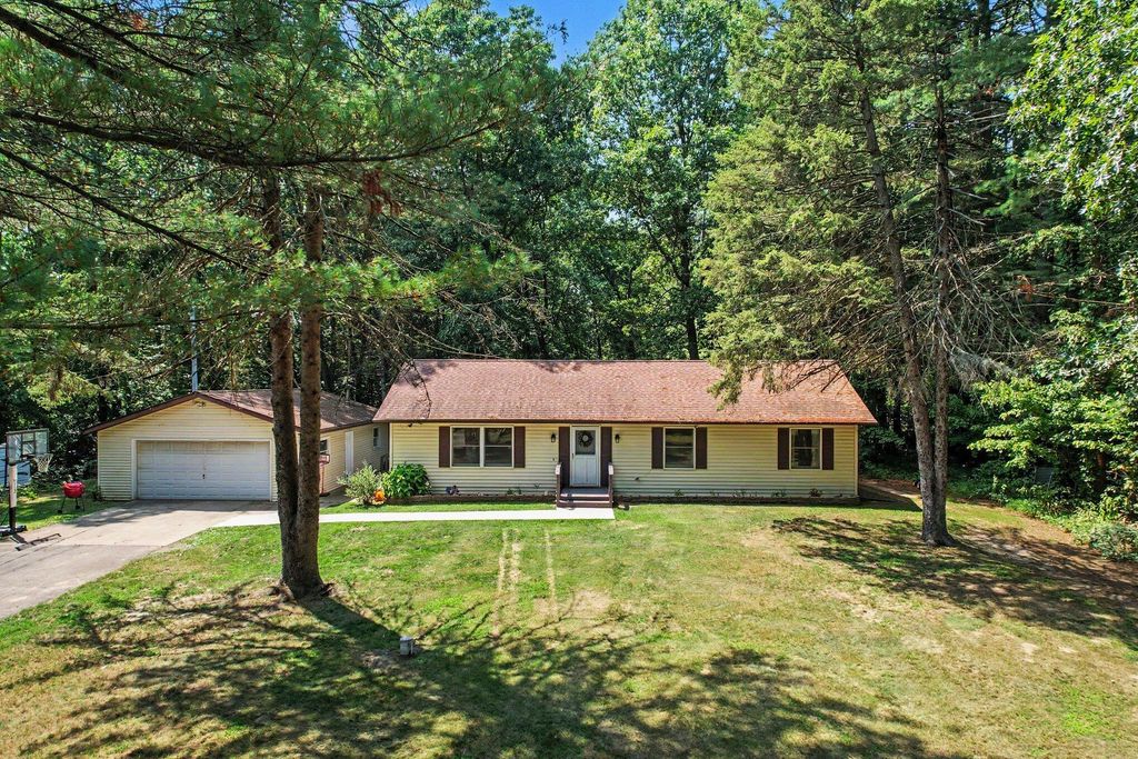 21321 Clear Lake Avenue, Pennfield charter township