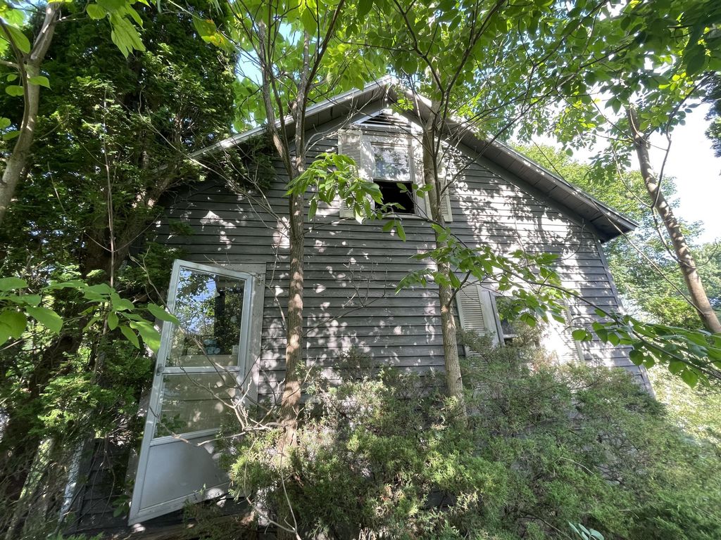 15723 Park Lake Road, Bath charter township