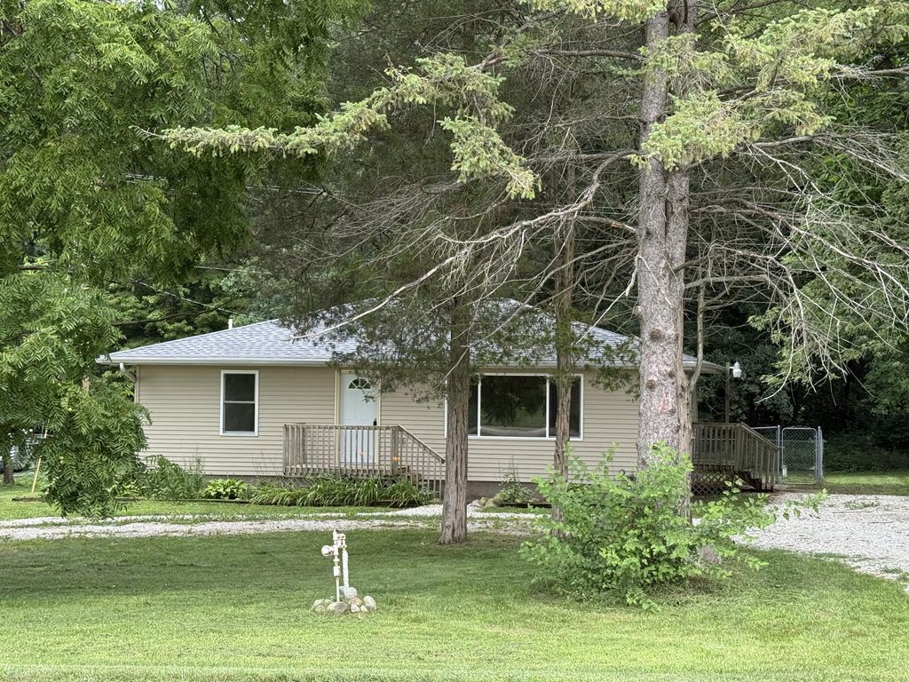 23290 North Avenue, Pennfield charter township