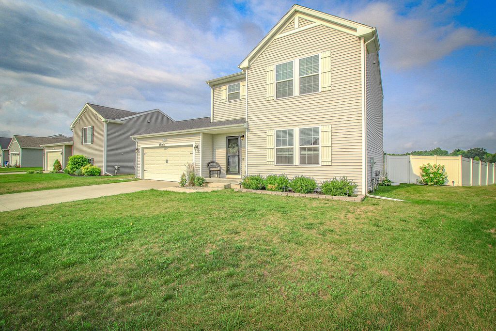 1742 Burr Pond Lane, Vicksburg village