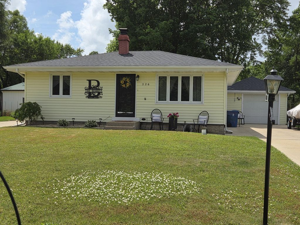 226 Cherokee Street, Emmett charter township