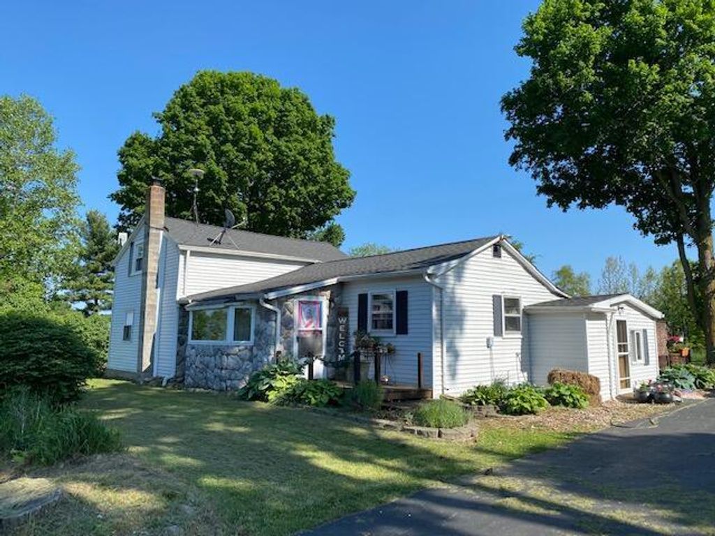 8279 Cronk Highway, Bellevue township