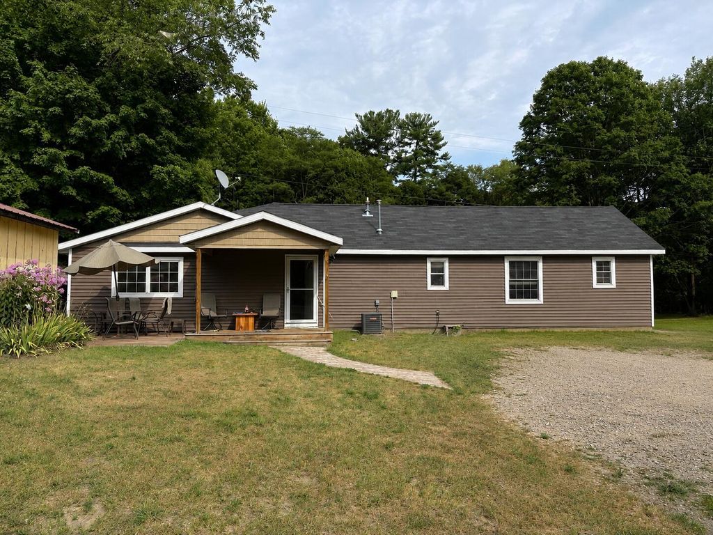 807 Josephine Street, East Jordan city