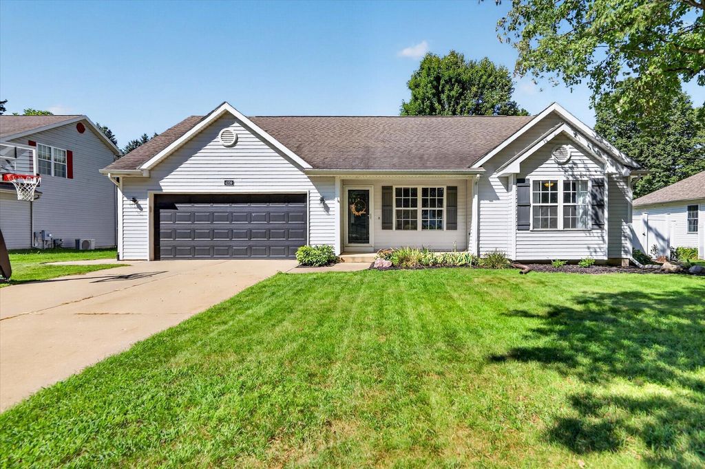 4239 Suffield Woods Avenue, Portage city