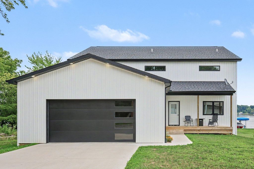 5531 Monroe Road, Clarence township