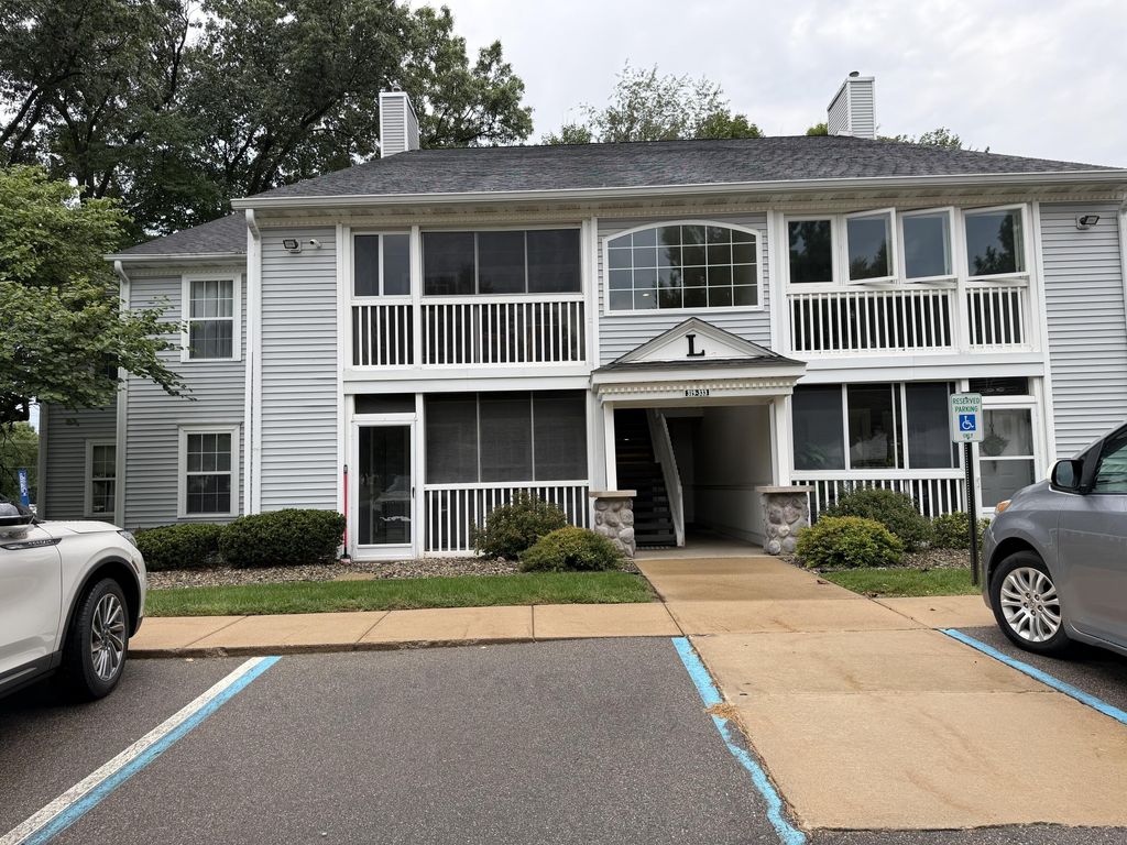 319 Westbrook Court, Marshall