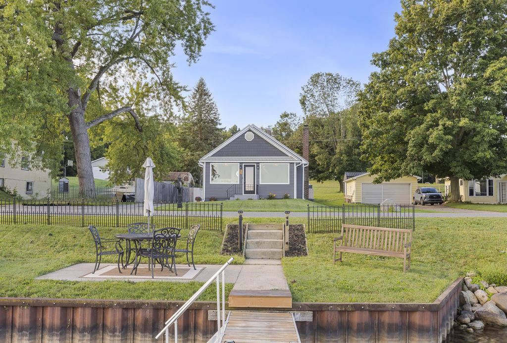 43 W Hickory Road, Battle Creek