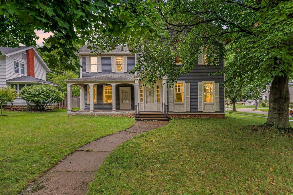 413 E Mansion Street, Marshall