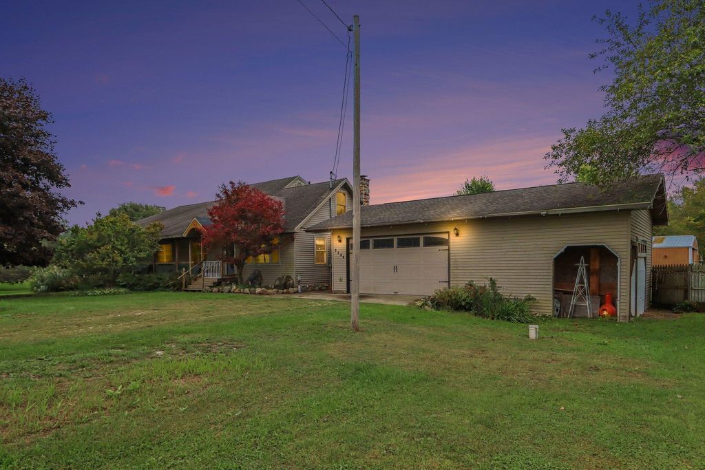 7144 E 5 Point Highway, Eaton Rapids