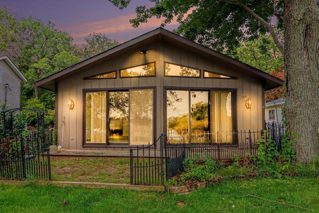 8153 W Long Lake Drive, Kalamazoo