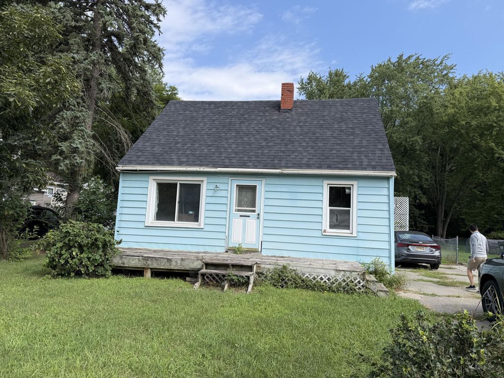122 W Fairfield Avenue, Lansing