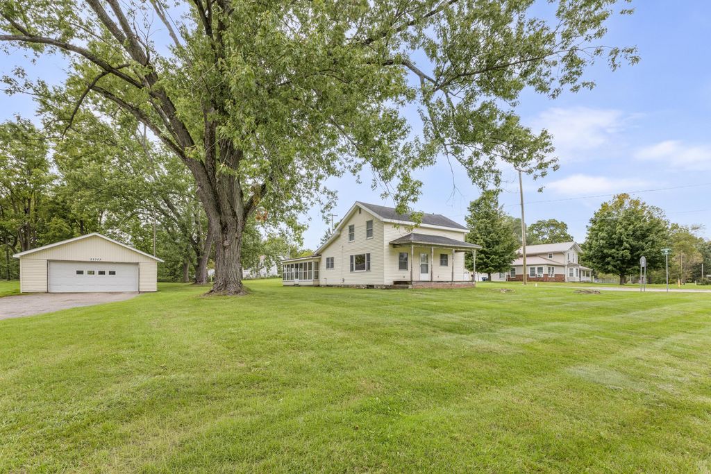 22303 Bedford Road N, Battle Creek