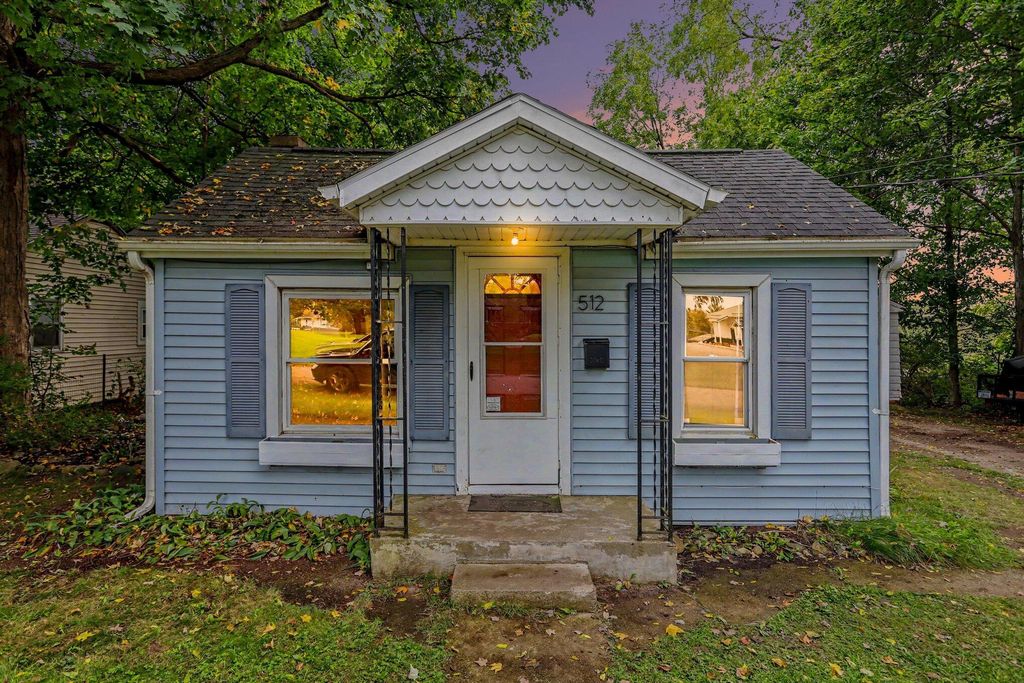 512 Washington Street, Marshall