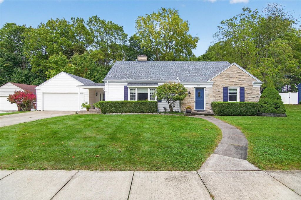 514 North Dr W, Marshall