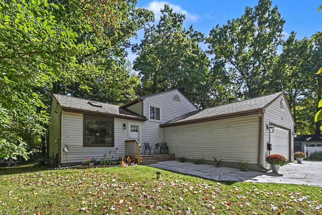 1970 Country Club Way, Albion