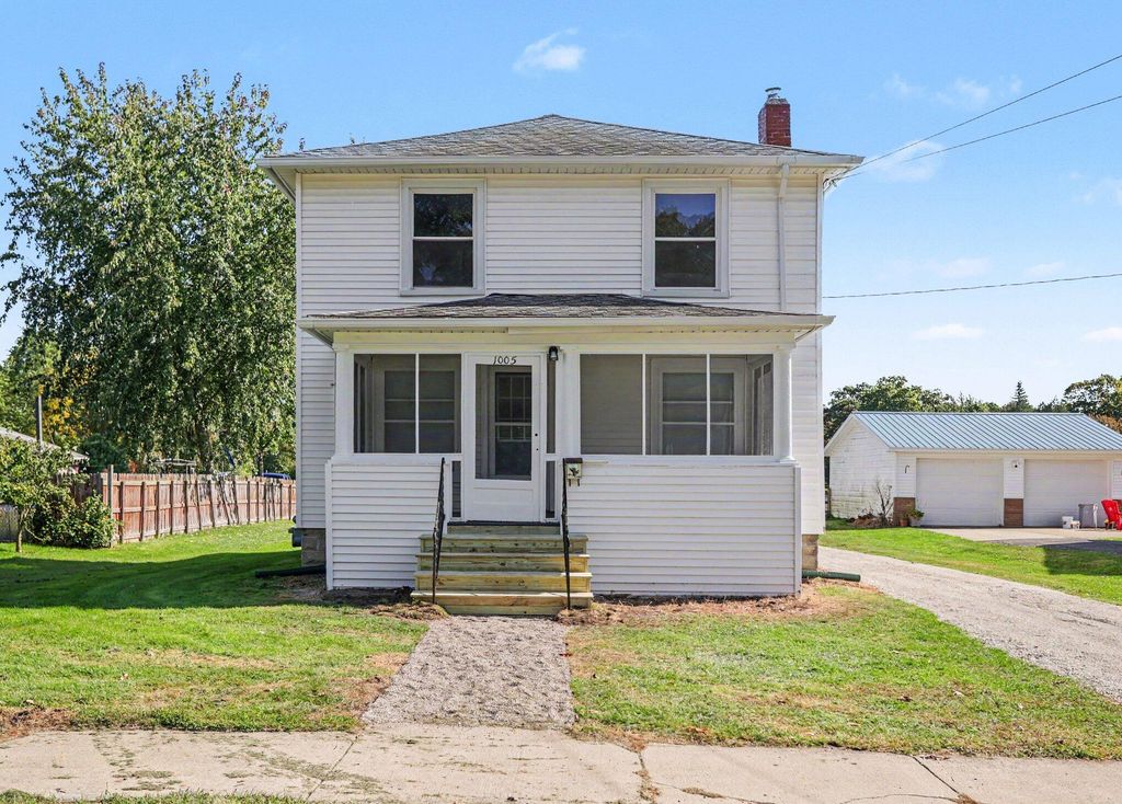 1005 S Superior Street, Albion