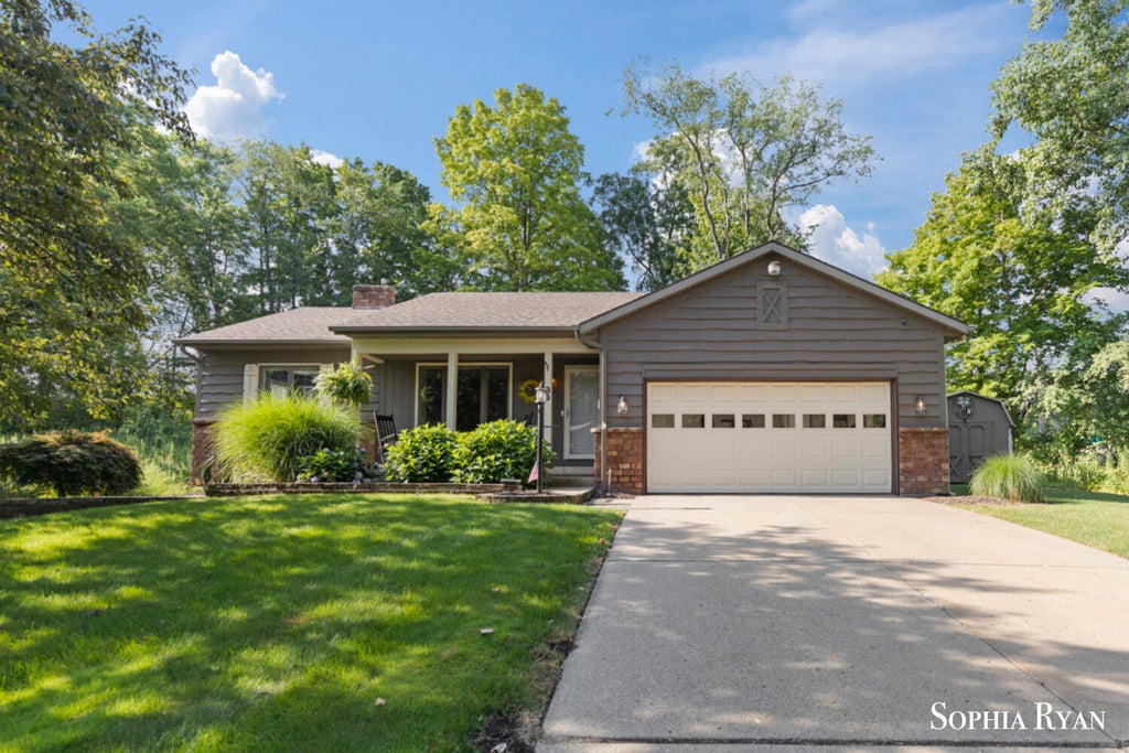 86 Carl Drive Ne, Ada township