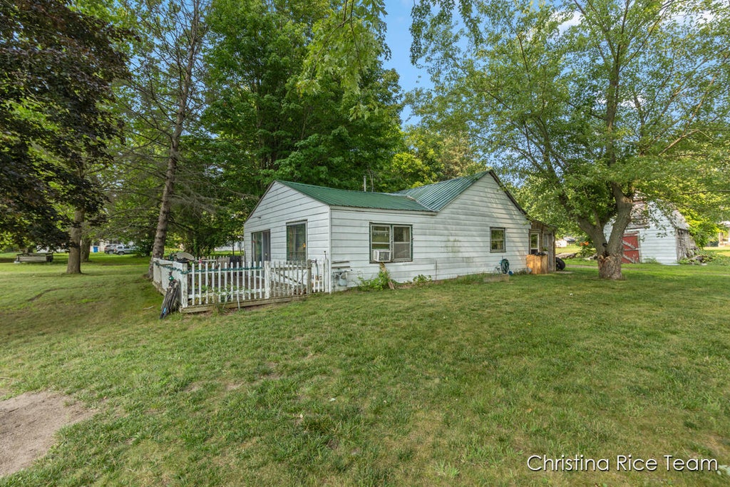 15026 Meddler Avenue, Spencer township