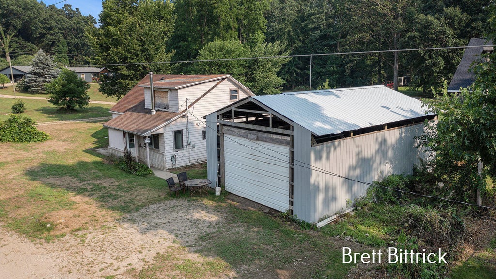 37011 Wahimund Avenue, Paw Paw township