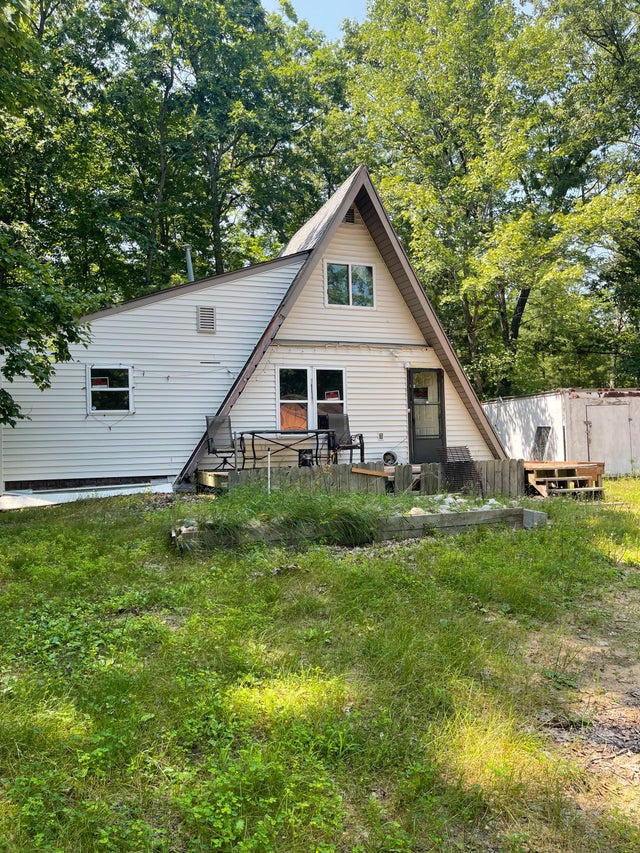 10897 N Mac Road, Elk township