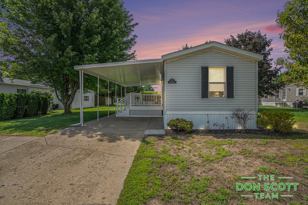 13625 Larkspur Lane, Solon township