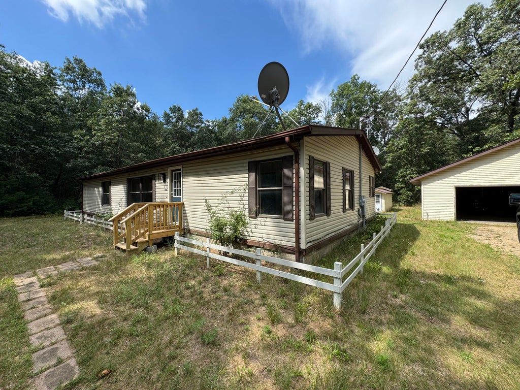 2995 S Pine Avenue, Everett township