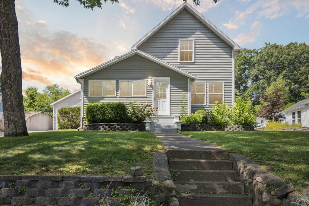 1232 W Main Street, Easton township