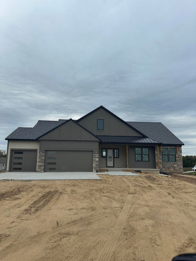 5631 Pioneer Pass Se, Caledonia township