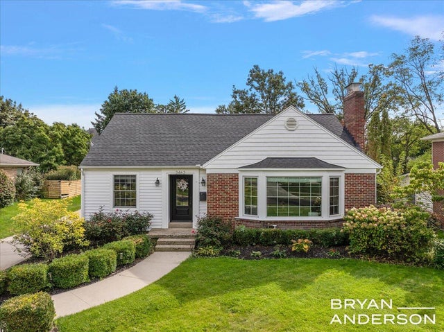 2462 Beechwood Drive Se, East Grand Rapids city