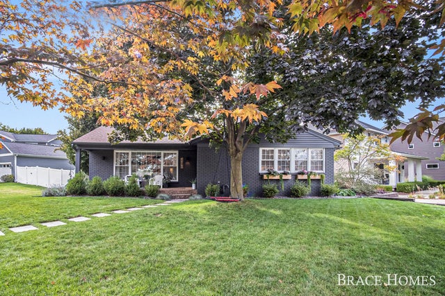 2242 Lake Drive Se, East Grand Rapids city