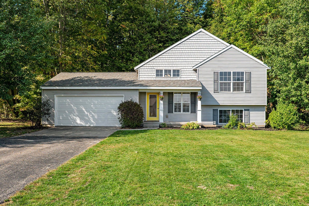 2053 Winston View Drive Ne, Solon township