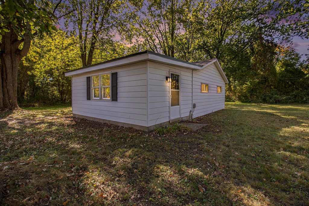 890 S Senator Road, Evergreen township