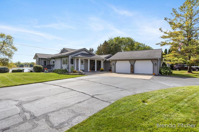 9812 Myers Lake Avenue Ne, Courtland township