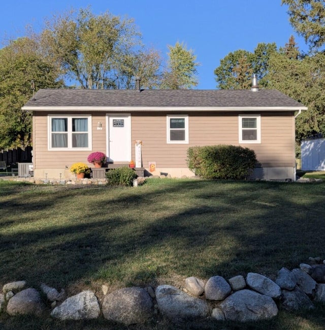 10033 Nimphie Road, Tyrone township