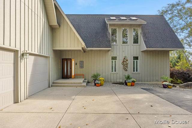 12250 Knoper Court, Allendale charter township