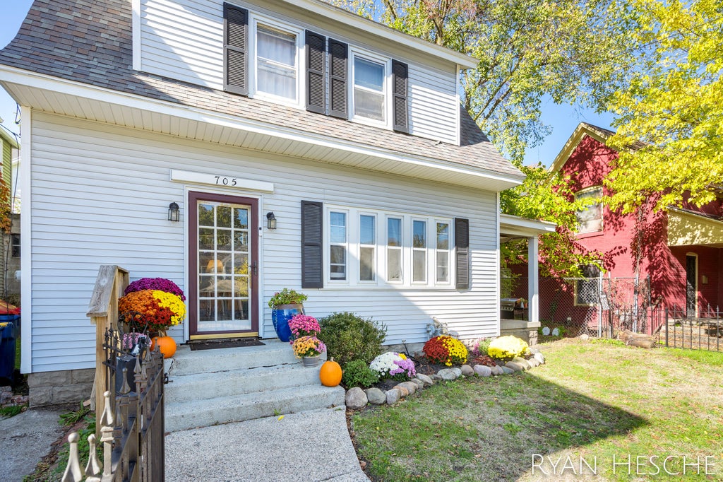 705 Lafayette Avenue Ne, Grand Rapids city