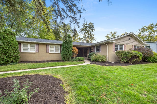 1560 Woodlawn Avenue Se, East Grand Rapids city