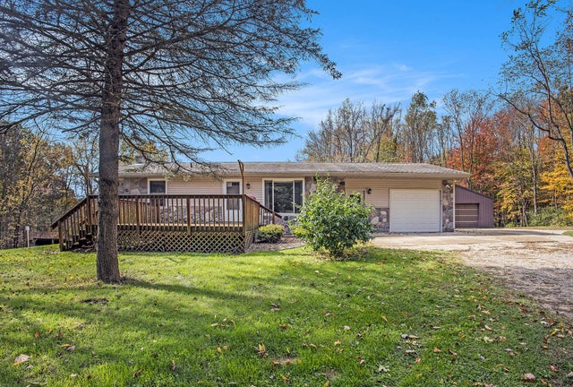 6371 Wood School Road, Irving township