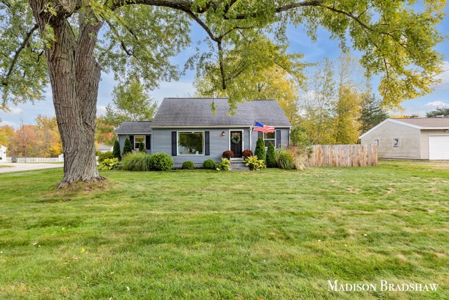 2140 Kinney Avenue Nw, Walker city