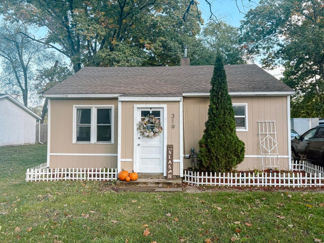 319 Alpine Street, Wayland city