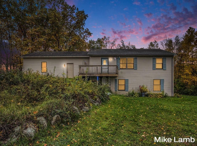 1500 Serenity Valley Drive Ne, Solon township