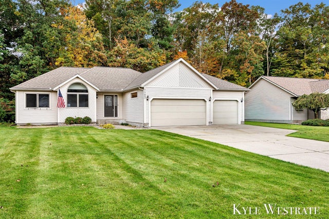 1127 S Robinhood Drive, Laketon township