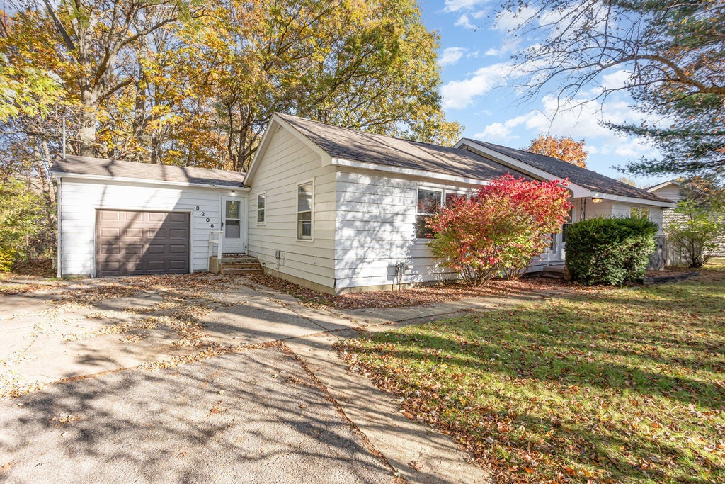 3206 Gibson Street, Midland city