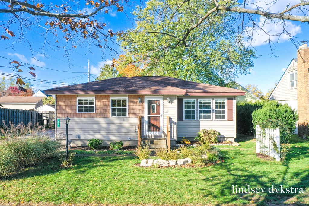 658 Van Raalte Avenue, Holland city