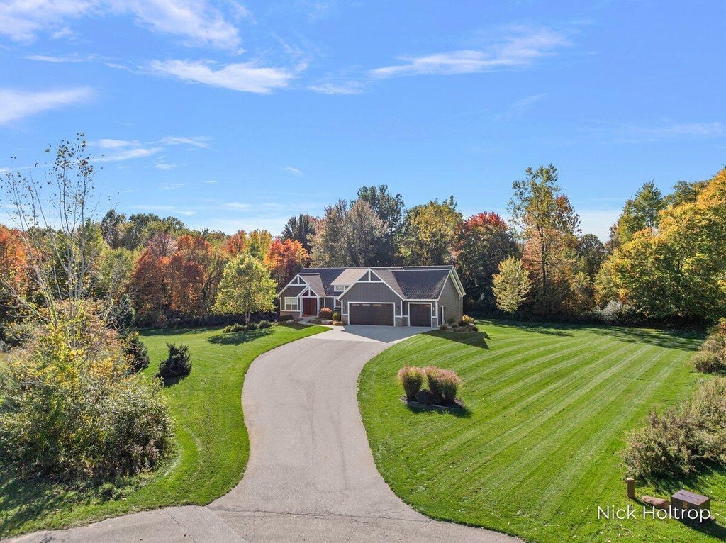 6131 Deertrail Court, Blendon township