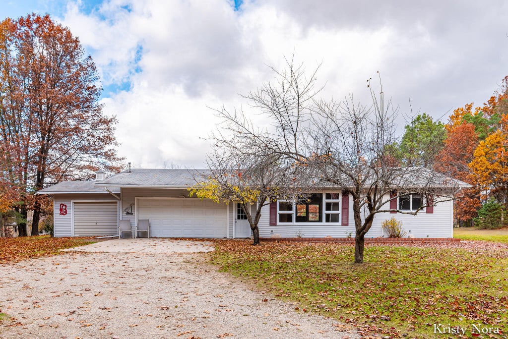 11026 W Sidney Road, Montcalm township