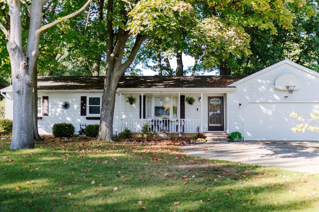 1231 Falling Brook Drive Se, Kentwood city